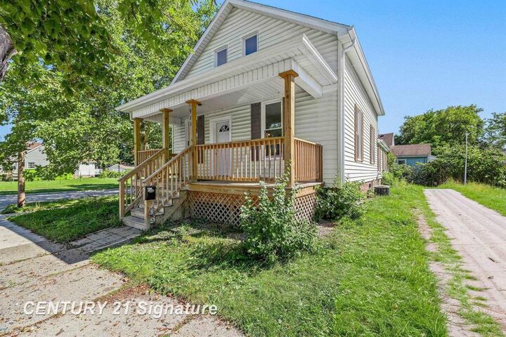 Property Photo:  928 N Webster Street  MI 48602 