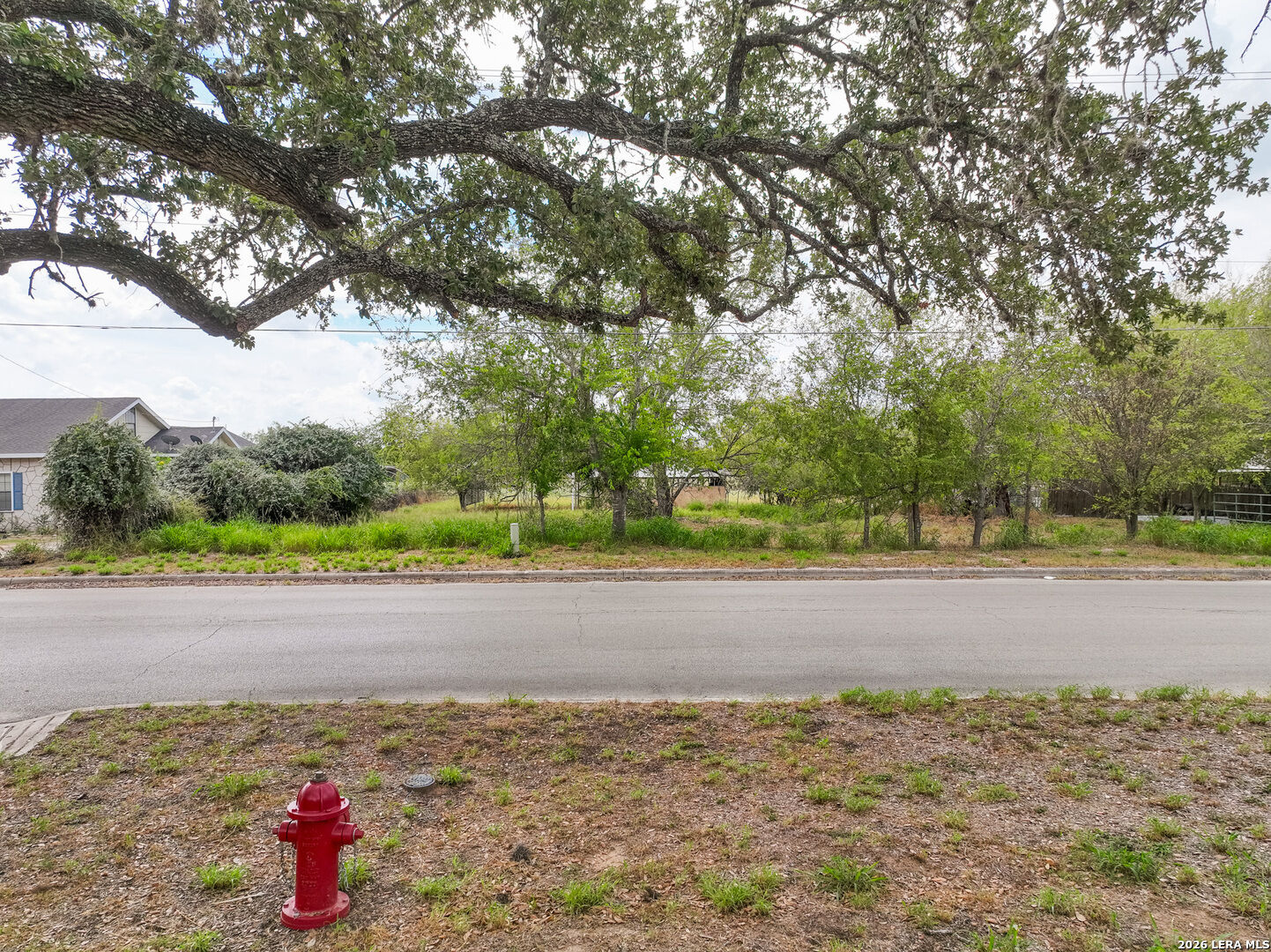 Property Photo:  607 W Colonial  TX 78016 