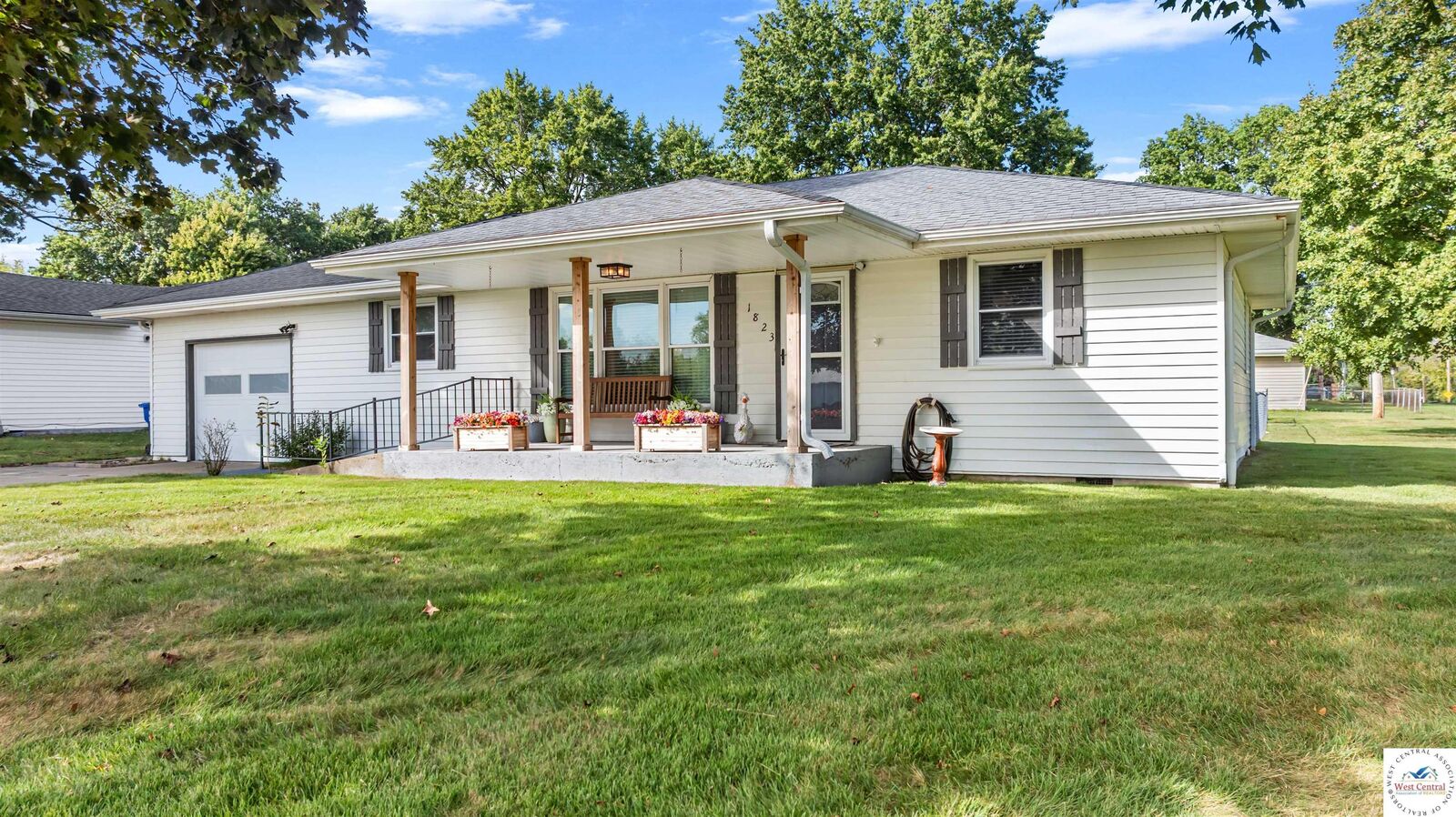 Property Photo: 1823 E 16th MO 65301
