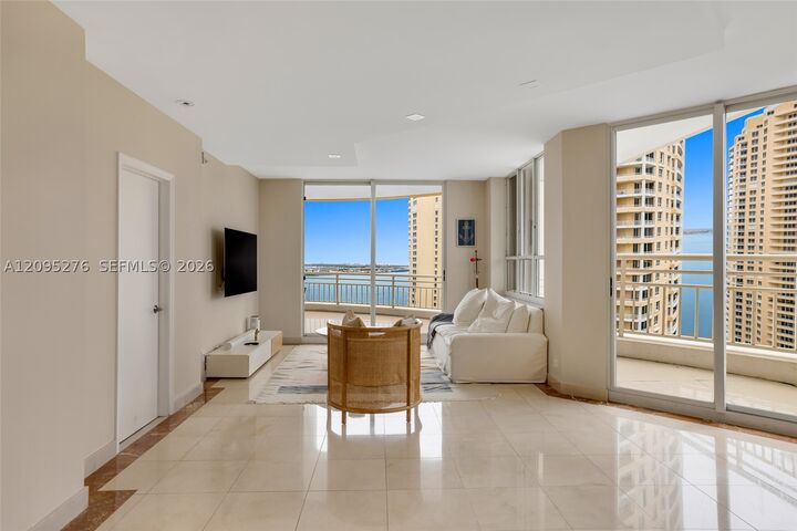 Property Photo:  
