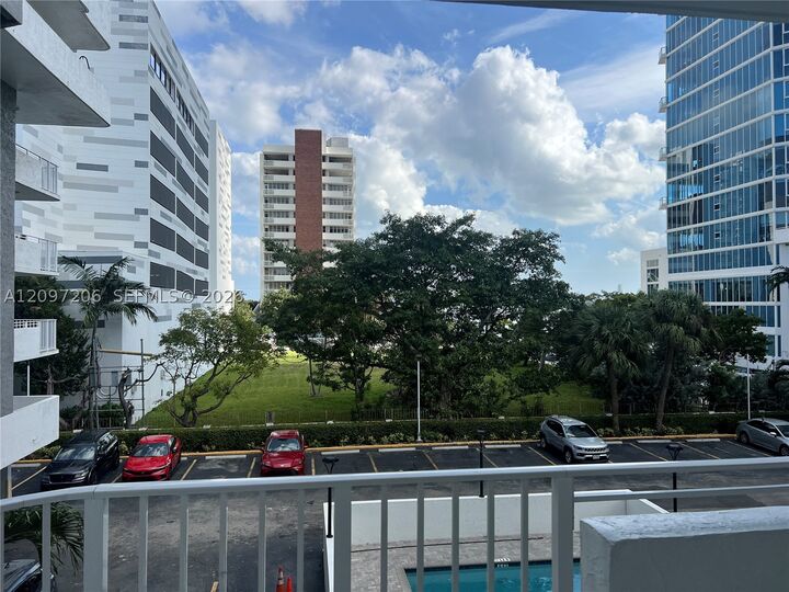 Property Photo:  395 NE 21st St 304  FL 33137 