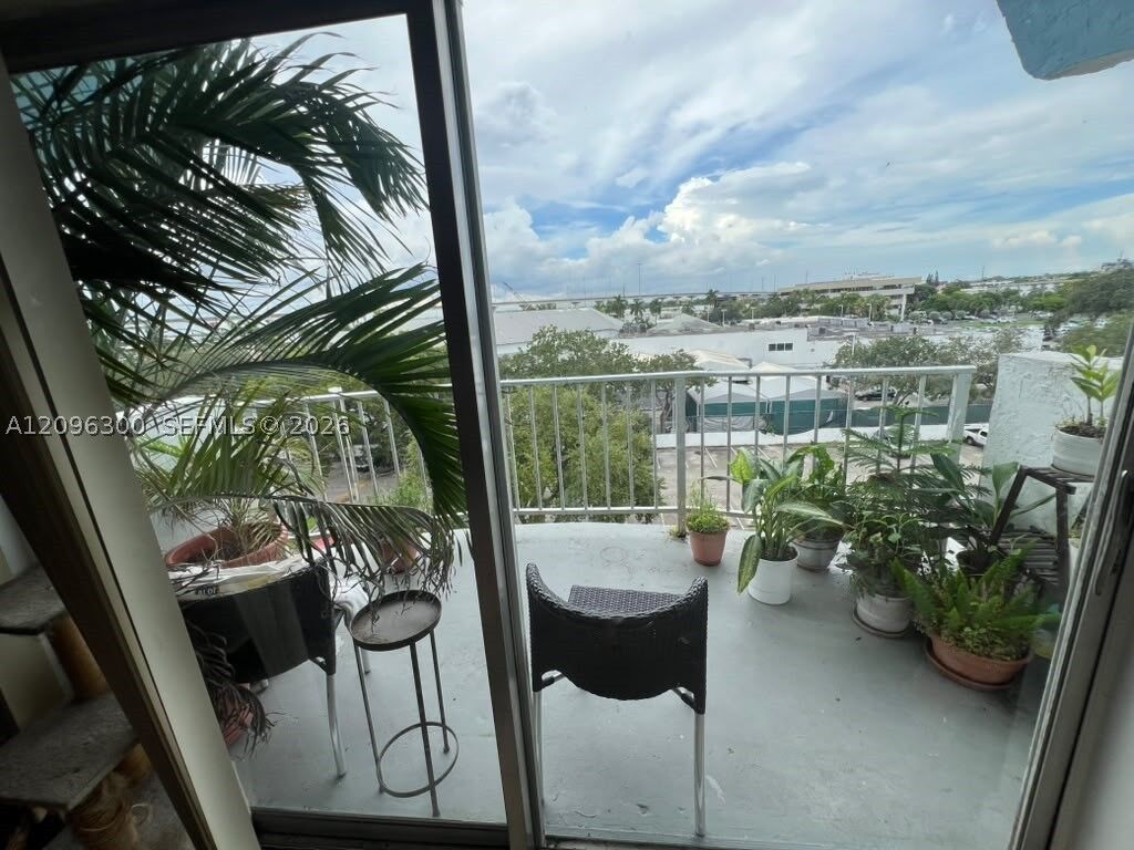 Property Photo:  486 NW 165th St Rd B-603  FL 33169 