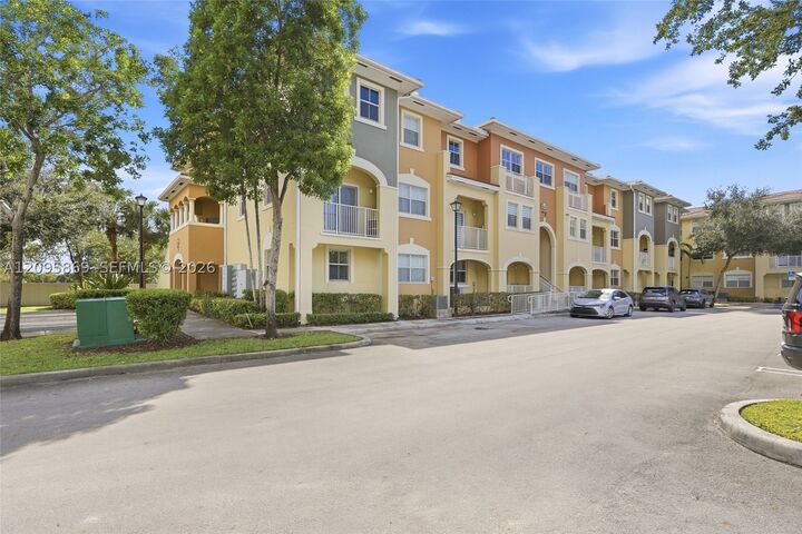 Property Photo:  10870 NW 88th Ter 214  FL 33178 