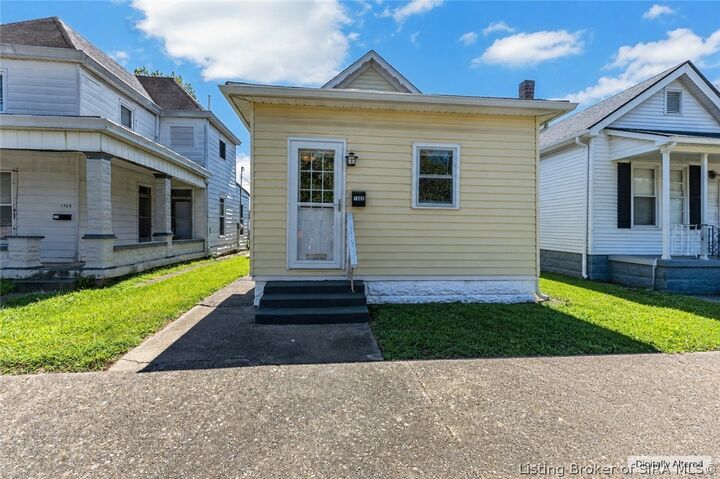 Property Photo:  1306 Ekin Avenue  IN 47150 