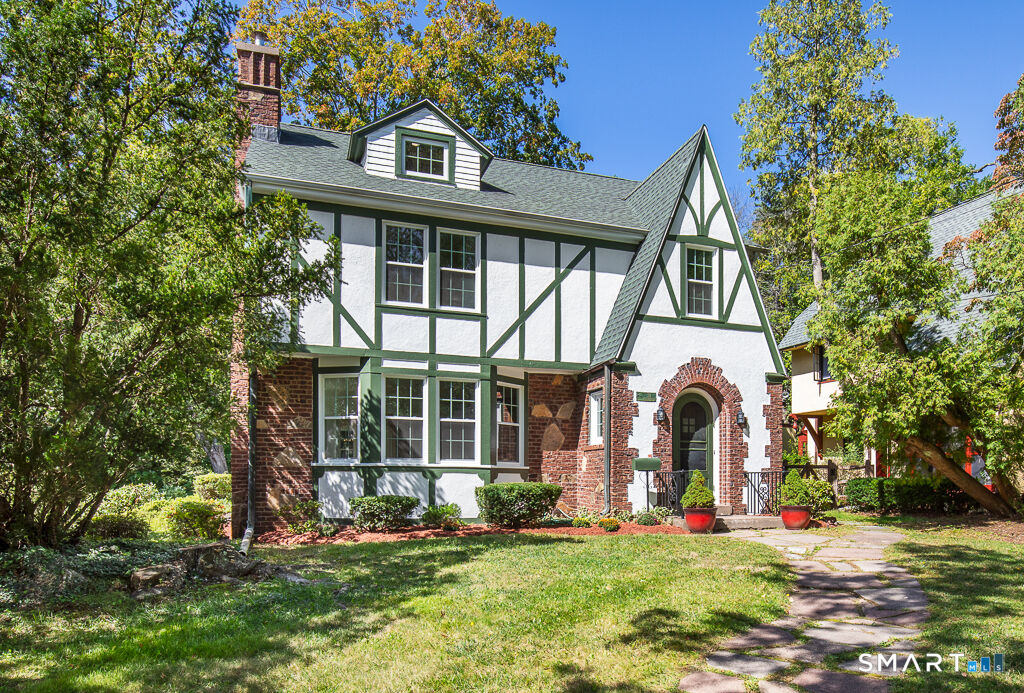 Property Photo: 10 Vista Terrace CT 06515