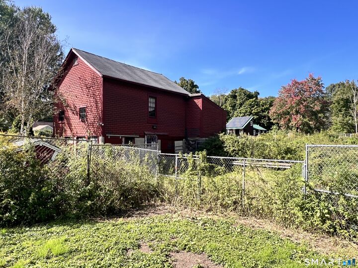 Property Photo:  110 West High Street  CT 06424 