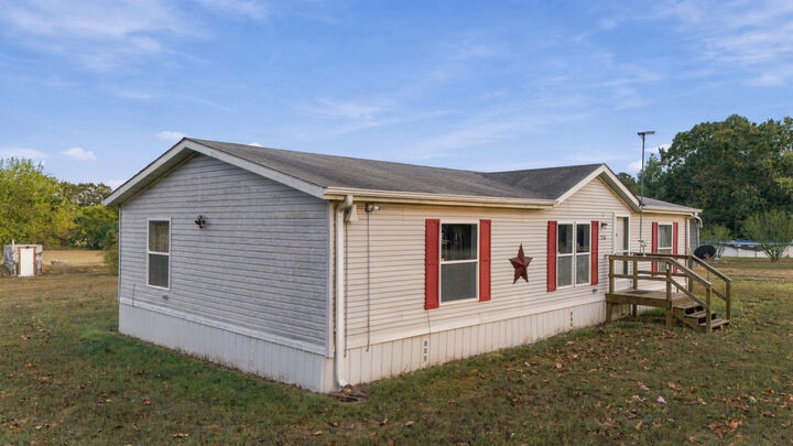 Property Photo:  5164 Private Road 1511  MO 65789 