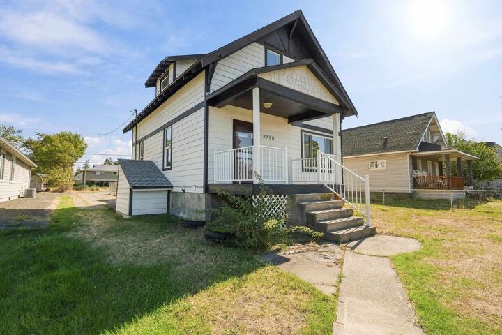 Property Photo:  3918 N Maple St  WA 99205 