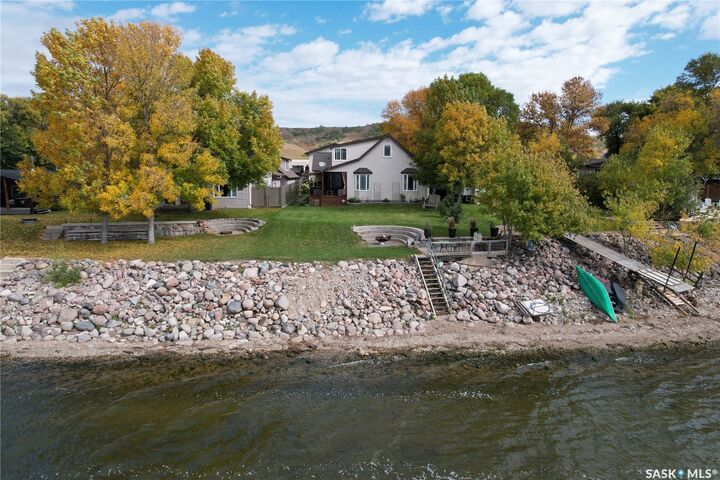 Property Photo:  323 Currie Avenue  SK S0G 5C0 