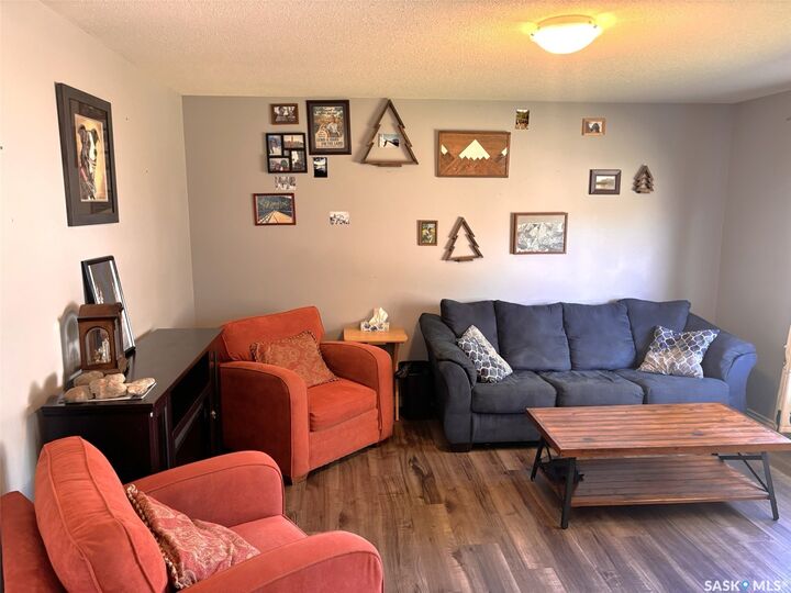 Property Photo:  702 2nd Street  SK S0G 2E0 