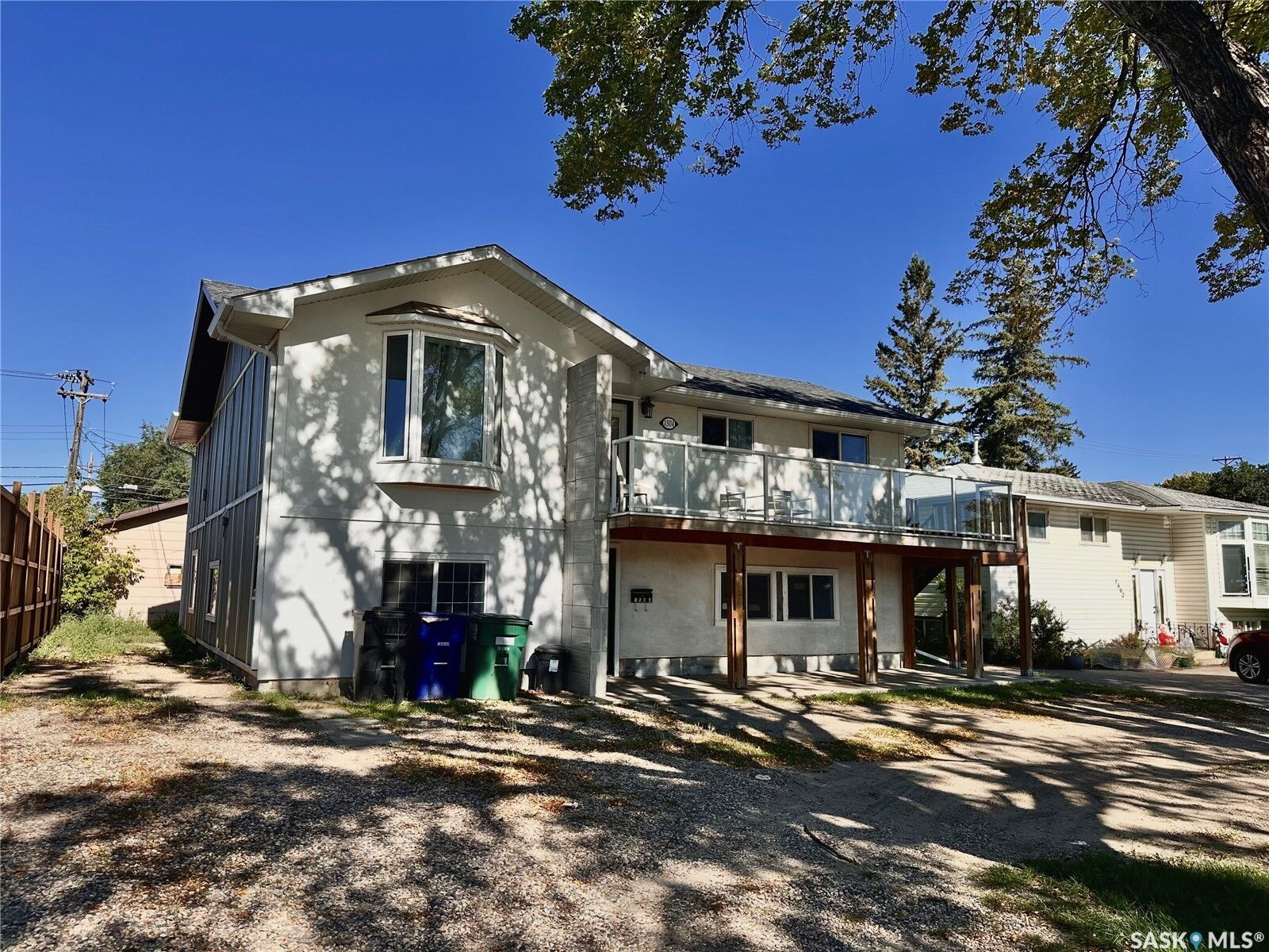 Property Photo:  1504 33rd Street W  SK S7L 0X2 