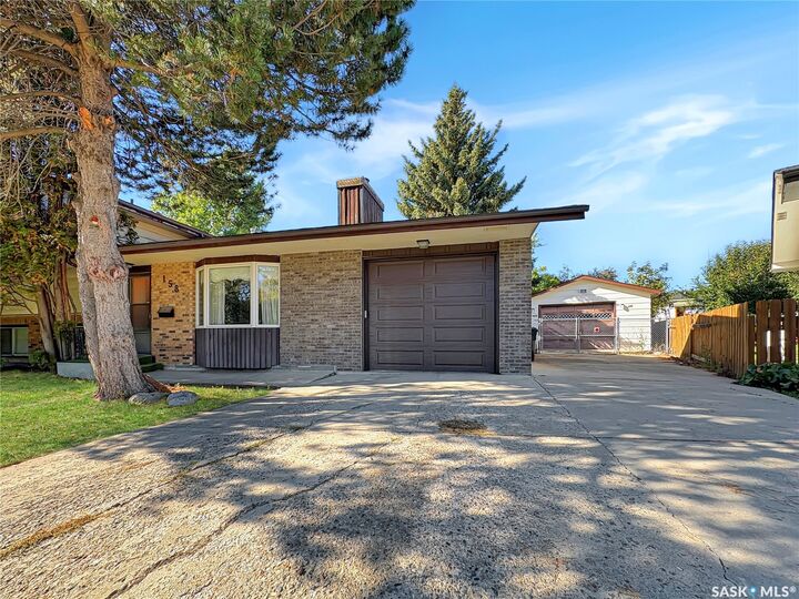 Property Photo:  158 Stone Terrace  SK S7M 4J5 