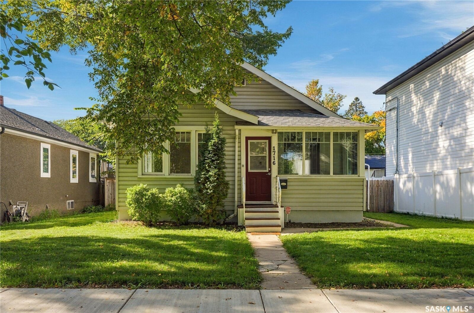 Property Photo:  1716 Lorne Avenue  SK S7H 1Y4 