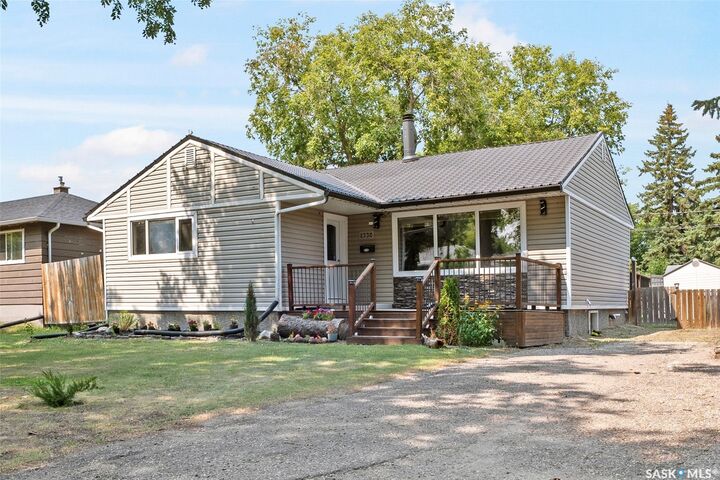 Property Photo:  2730 Thornton Avenue  SK S4S 1J1 