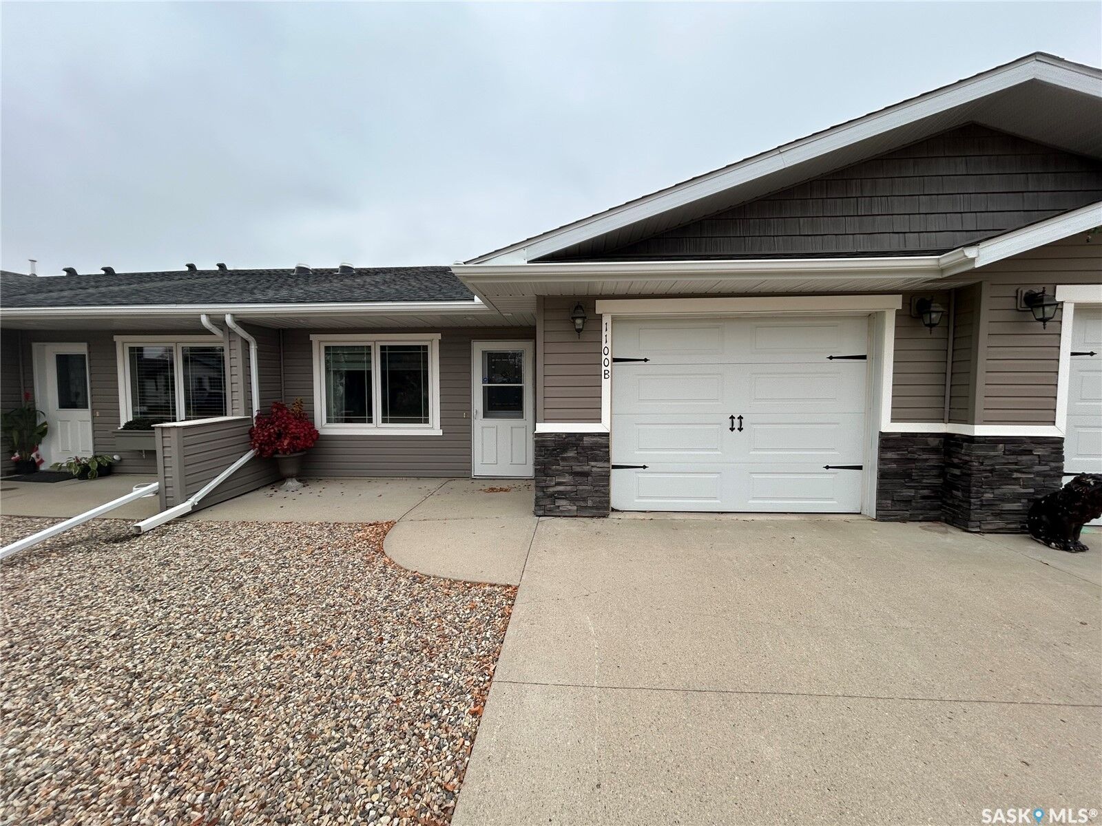 Property Photo:  1100B 95th Street  SK S0E 1T0 