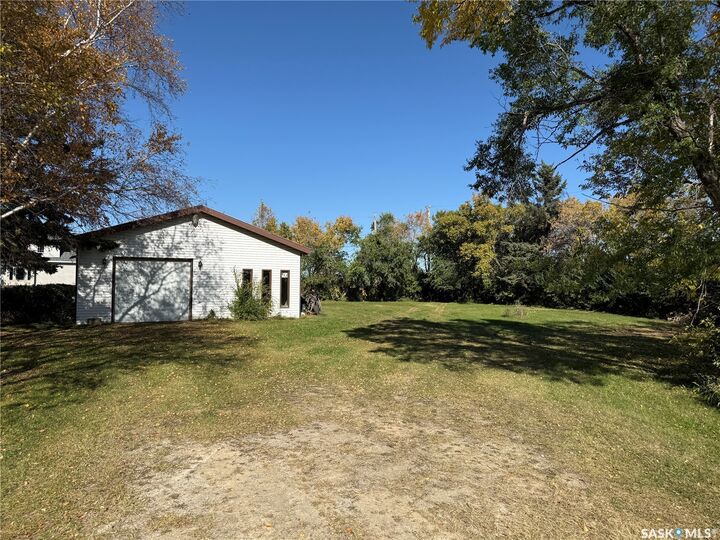 Property Photo:  413 1st Avenue S  SK S0K 3X0 