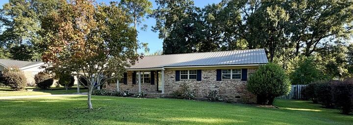 Property Photo: 508 Devaughn AL 36301