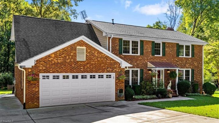 Property Photo:  4 Horseshoe Court  NC 27410 