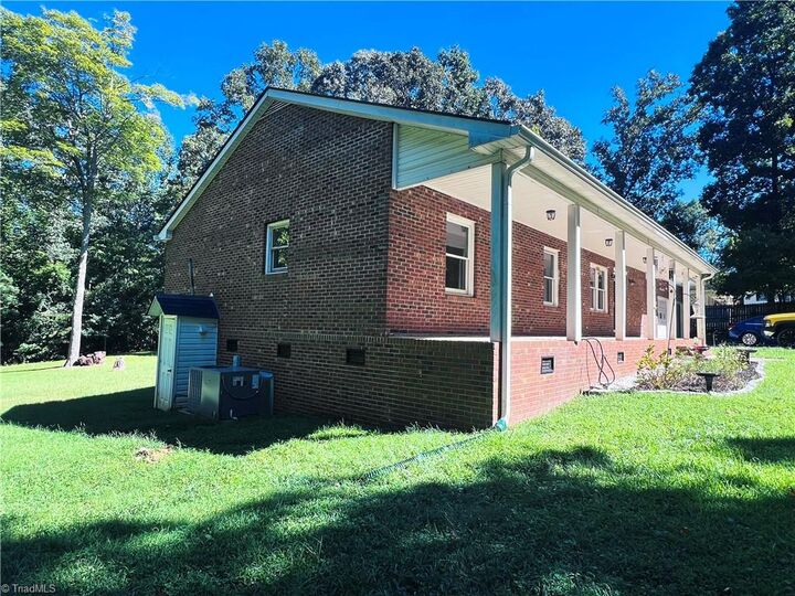 Property Photo: 5060 Cherrywood Road NC 27317