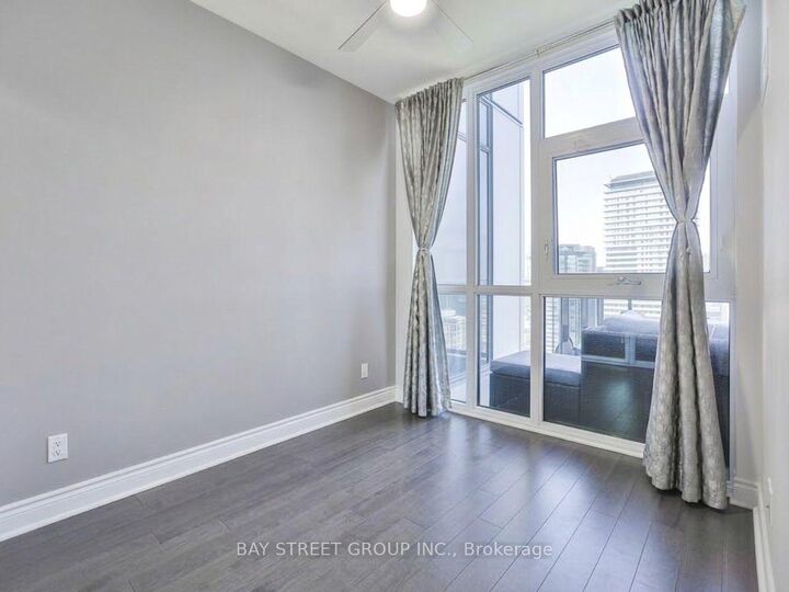 Property Photo:  28 Ted Rogers Way Ph05  ON M4Y 2W7 