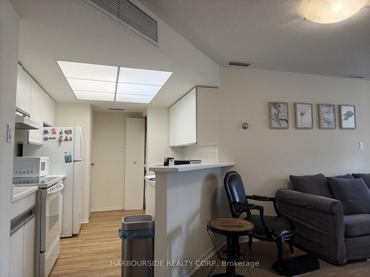 Property Photo: 1001 Bay Street 2605 ON M5S 3A6