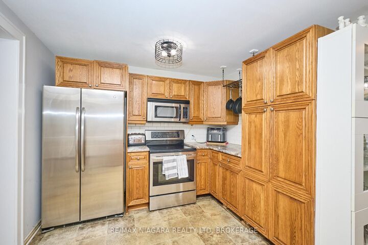 Property Photo:  1444 Lakehurst Avenue  ON L2A 3A3 