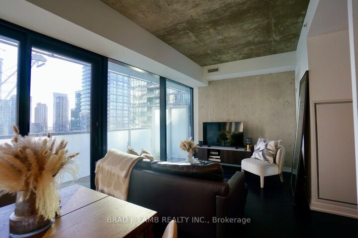 Property Photo:  11 Charlotte Street 1801  ON M5V 2H5 