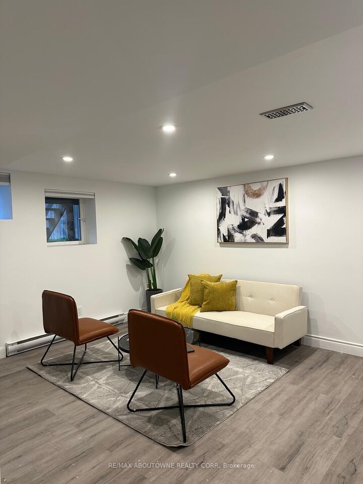 Property Photo:  66 Wellington Street S Lower  ON L8N 2R1 