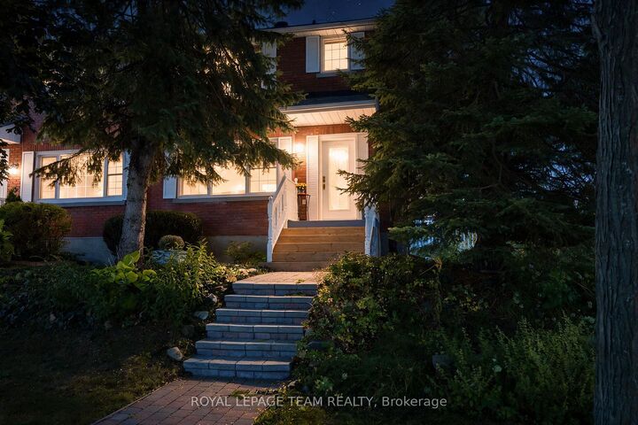 Property Photo:  1050 Apolydore Avenue  ON K1H 8A9 