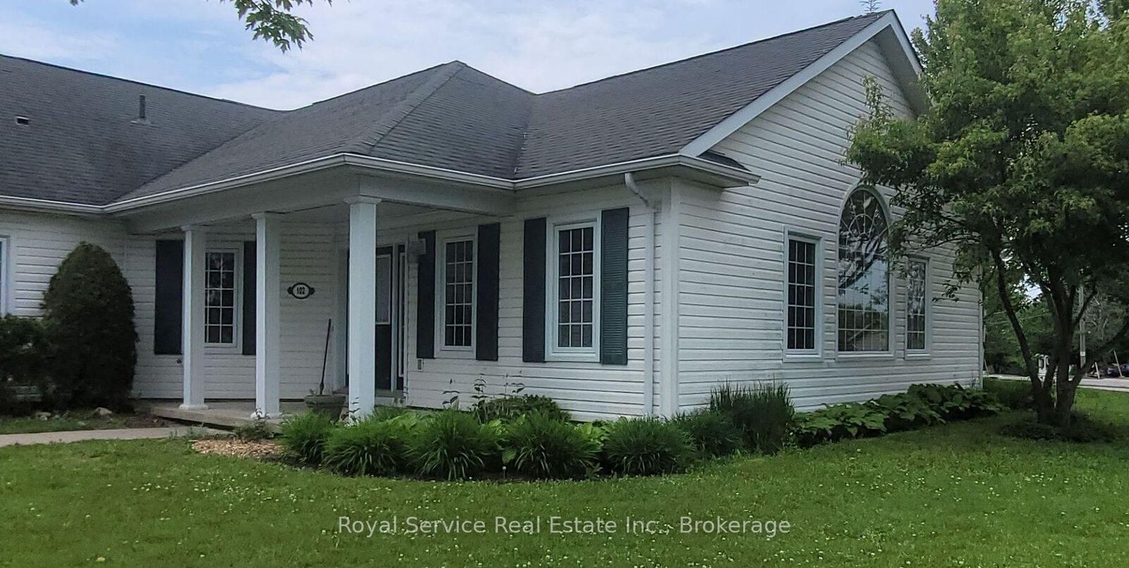 Property Photo:  325 Densmore Road 102  ON K9A 0E4 