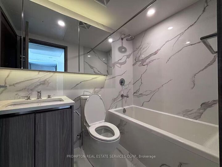 Property Photo:  3 Concord Cityplace Way 2315  ON M5V 0X4 