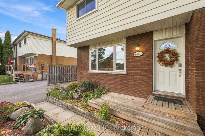 Property Photo:  431 Bay Street  ON L9L 1M7 
