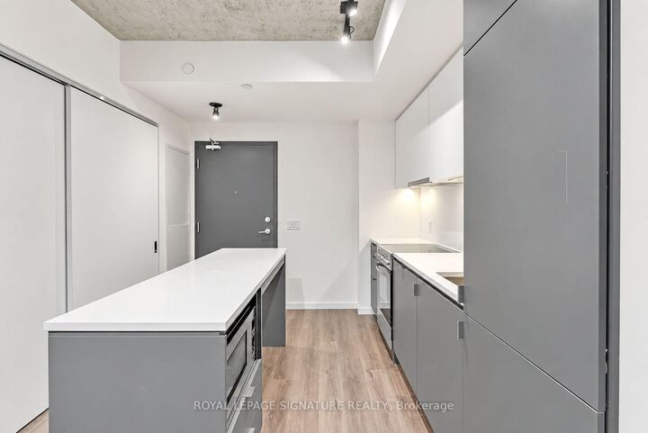 Property Photo:  7 Smith Crescent 426  ON M8Z 0G3 