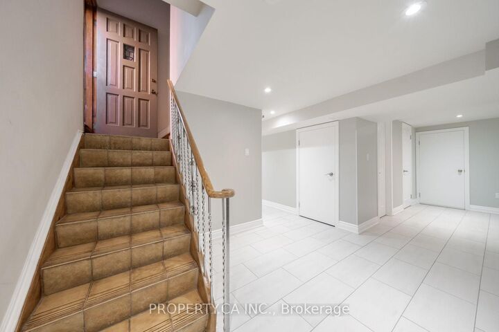 Property Photo:  14 Alladin Avenue Bsmt  ON M6L 1S5 
