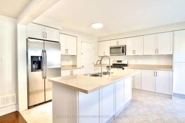 Property Photo:  3 Chudleigh Avenue  ON L6X 0N1 