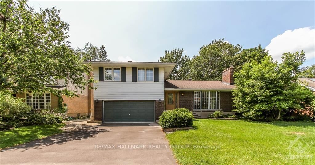 Property Photo:  570 Duff Crescent  ON K1J 7C5 