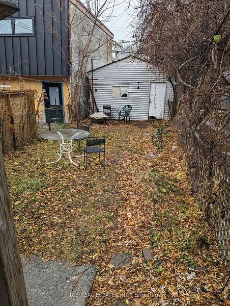 Property Photo:  574 Palmerston Avenue 2 Nd Floor  ON M6G 2P7 