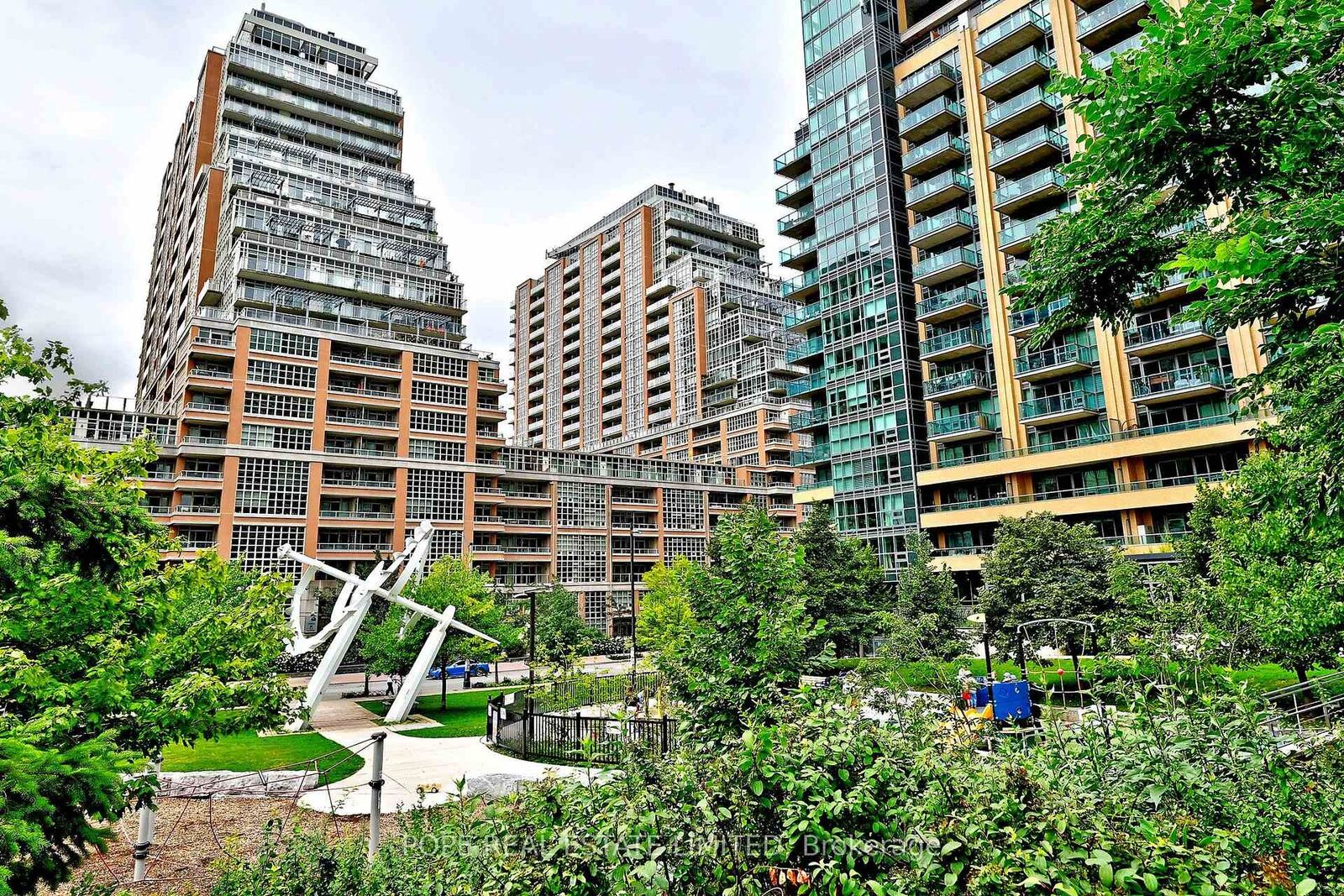 Property Photo: 85 East Liberty Street 616 ON M6K 3R4