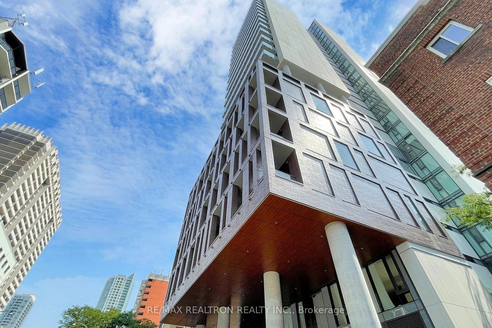 Property Photo:  81 Wellesley Street E 2001  ON M4Y 1H8 