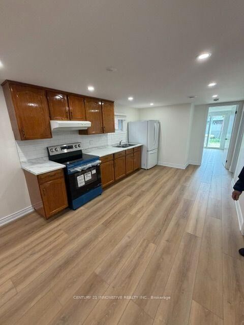 Property Photo:  9 Capstan Court #Bsmt  ON M3L 2M9 