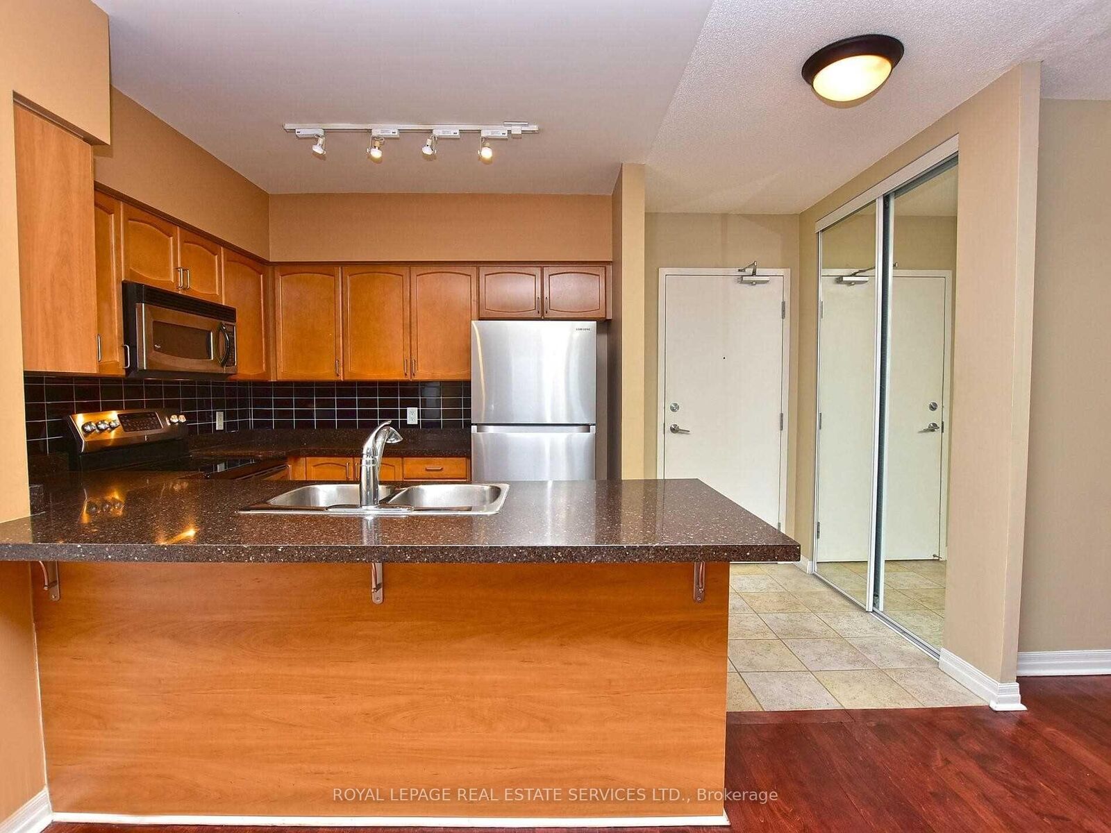 Property Photo:  38 Fontenay Court 305  ON M9A 5H5 