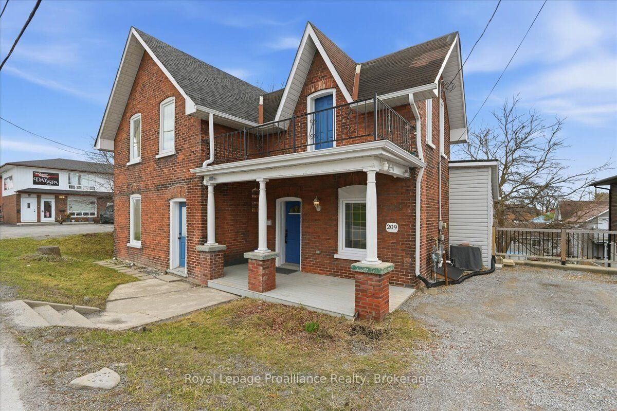 Property Photo:  209 Dundas Street E  ON K8V 1M1 