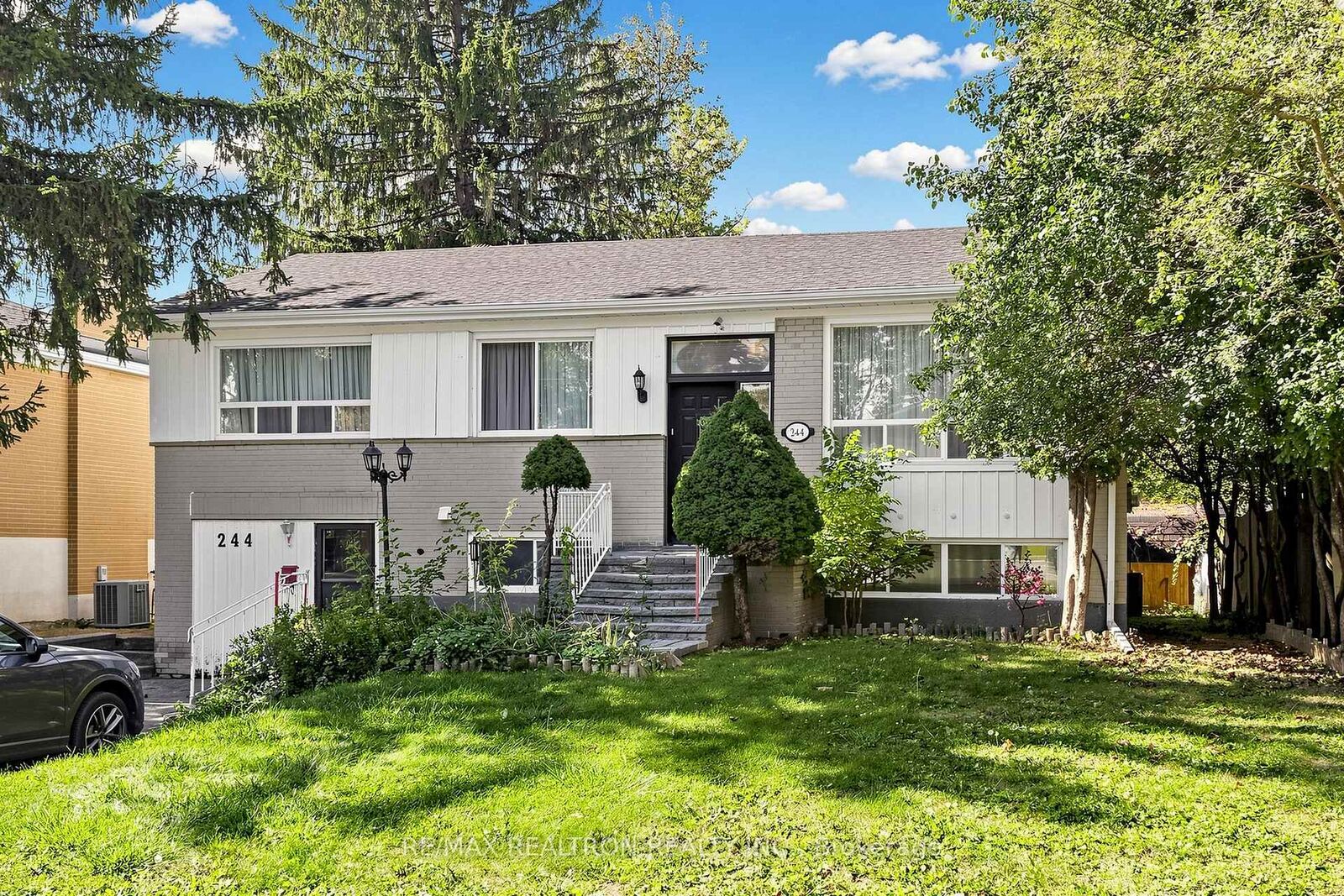 Property Photo:  244 Tampico Road Main  ON L4C 4R7 
