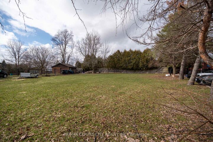 Property Photo:  2 Kennedy Court  ON N0M 2A0 