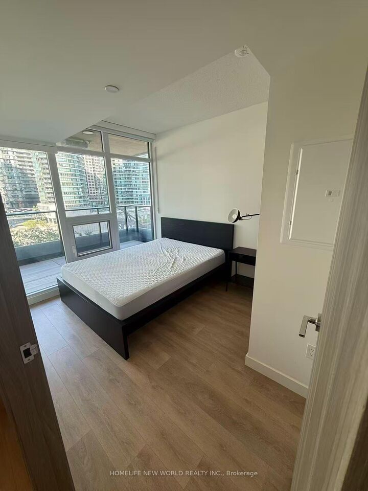Property Photo:  1 Concord Cityplace Way 502  ON M5V 0X3 