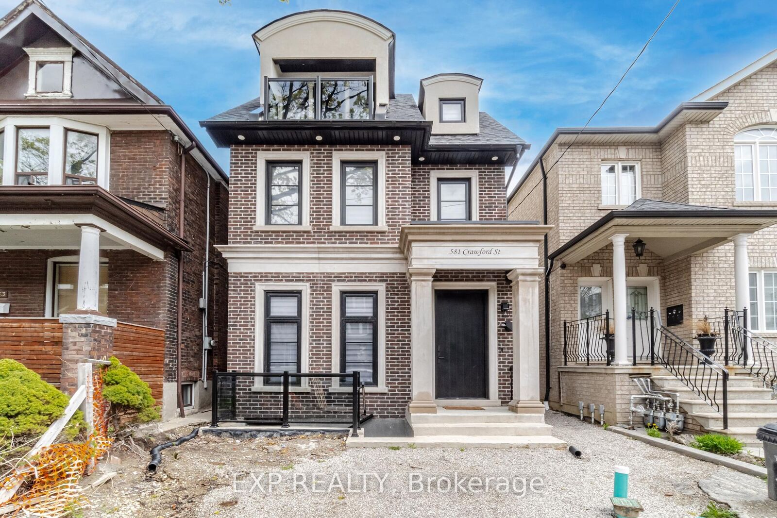 Property Photo:  581 Crawford Street Basmt  ON M6G 3K1 