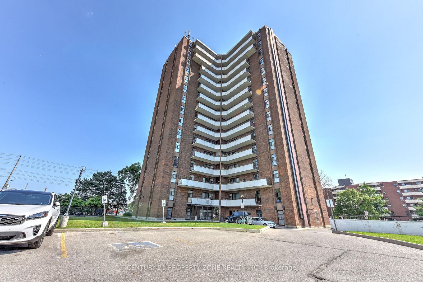 Property Photo:  3025 Queen Frederica Drive E 907  ON L4Y 3A1 