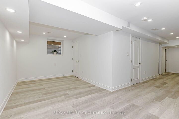 Property Photo:  17 Scotia Drive #2  ON L6Y 2W3 
