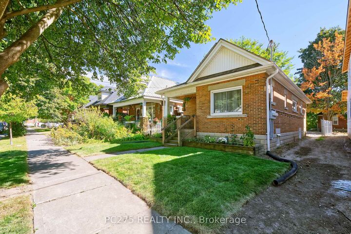 Property Photo:  16 Barrington Avenue  ON N6H 1J9 