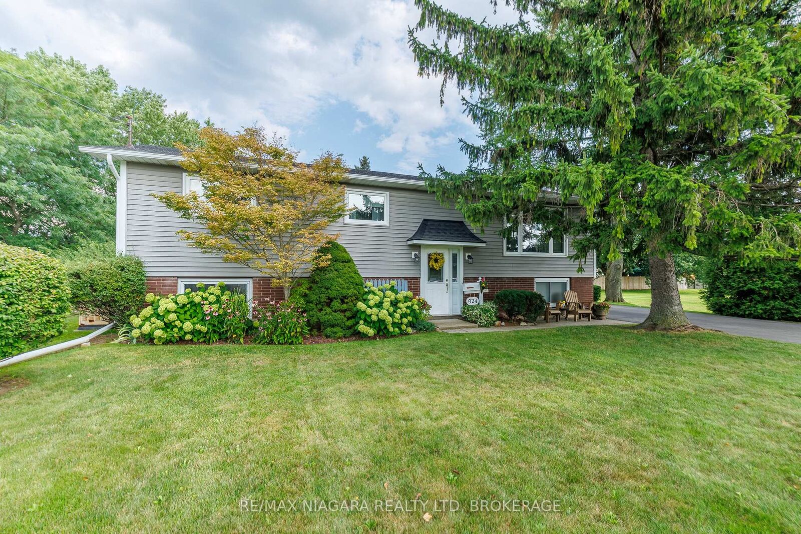Property Photo:  924 Daytona Drive  ON L2A 4Z8 